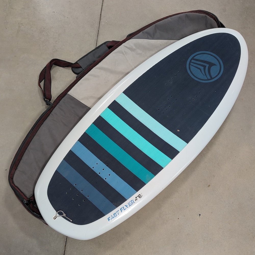 Sroka FAST FLYER 4'6 38l + BOARDBAG occasion